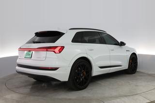 2022 Audi e-tron — photo 2 of 45