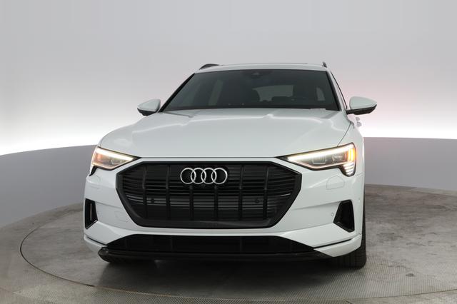 2022 Audi e-tron — photo 5 of 45