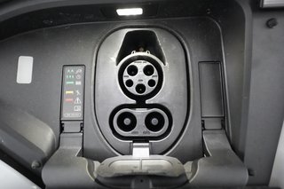 2022 Audi e-tron — photo 18 of 45