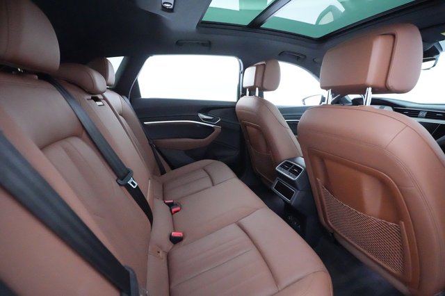 2022 Audi e-tron — photo 3 of 45