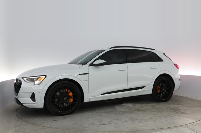 2022 Audi e-tron — photo 10 of 45