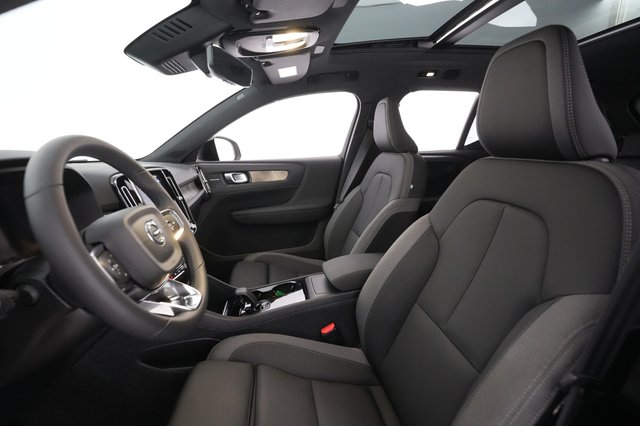 2023 Volvo XC40 Recharge — photo 18 of 29