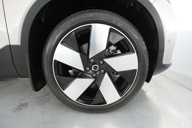 2023 Volvo XC40 Recharge — photo 14 of 29