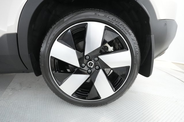 2023 Volvo XC40 Recharge — photo 13 of 29