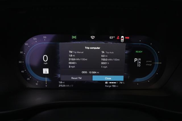 2023 Volvo XC40 Recharge — photo 5 of 29