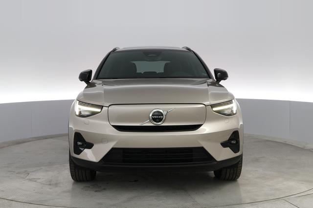 2023 Volvo XC40 Recharge — photo 6 of 29