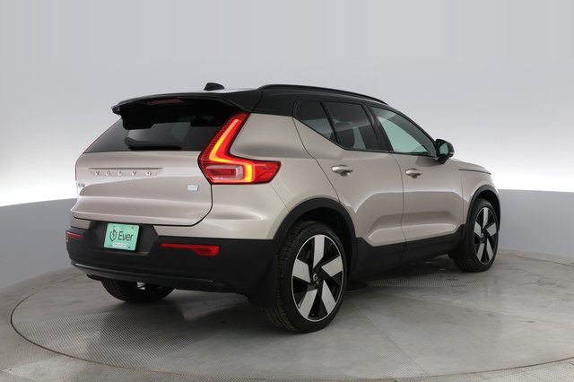 2023 Volvo XC40 Recharge — photo 2 of 29