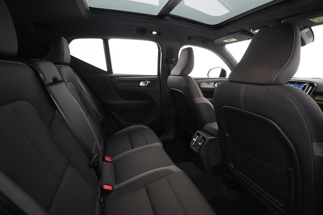 2023 Volvo XC40 Recharge — photo 4 of 29