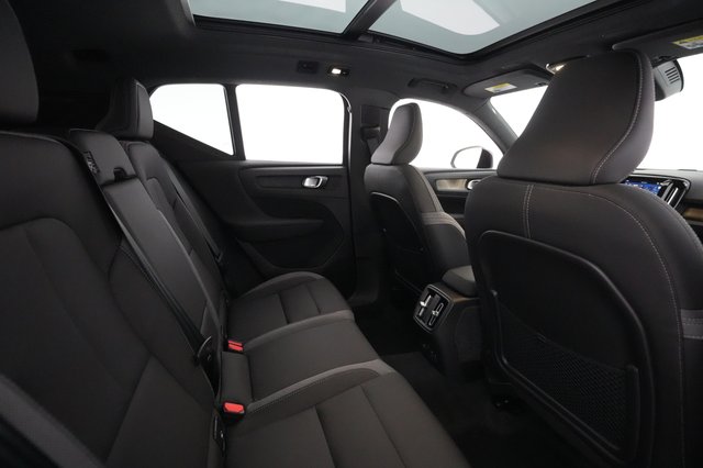2023 Volvo XC40 Recharge — photo 4 of 29