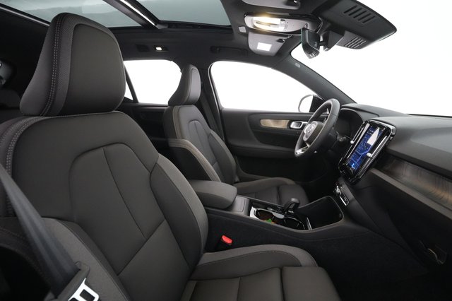 2023 Volvo XC40 Recharge — photo 20 of 29