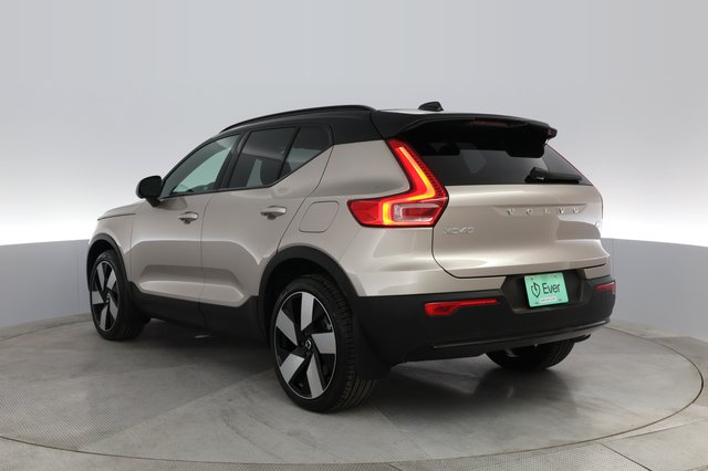 2023 Volvo XC40 Recharge — photo 10 of 29