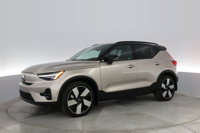 2023 Volvo XC40 Recharge — photo 11 of 29