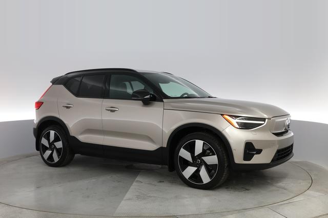 2023 Volvo XC40 Recharge — photo 8 of 29