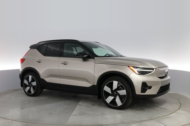 2023 Volvo XC40 Recharge — photo 8 of 29