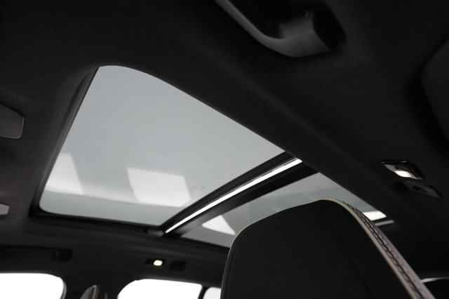 2021 Volvo XC40 Recharge — photo 23 of 40