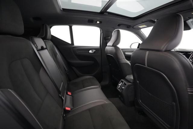 2021 Volvo XC40 Recharge — photo 3 of 40