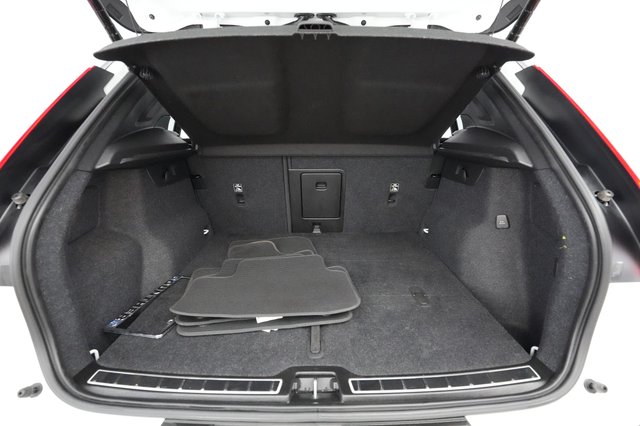 2021 Volvo XC40 Recharge — photo 21 of 40