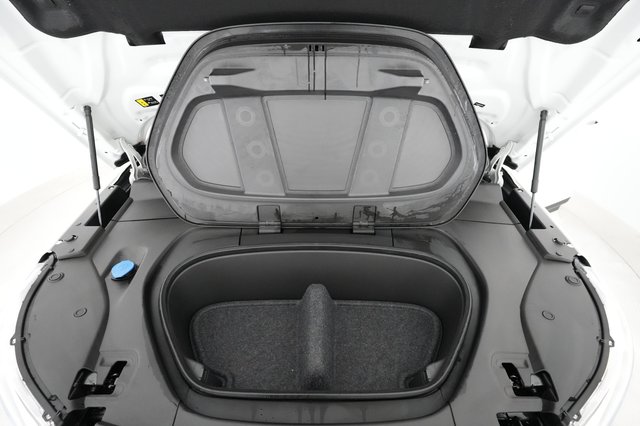 2021 Volvo XC40 Recharge — photo 22 of 40