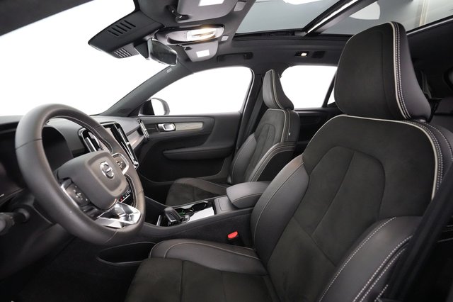 2021 Volvo XC40 Recharge — photo 17 of 40