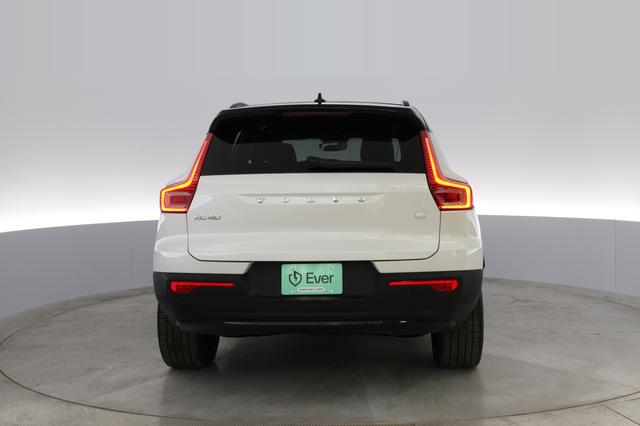 2021 Volvo XC40 Recharge — photo 10 of 40