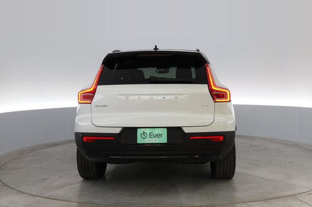 2021 Volvo XC40 Recharge — photo 10 of 40