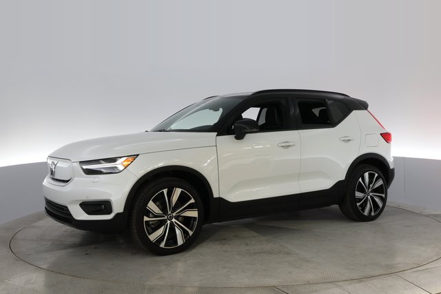 2021 Volvo XC40 Recharge — photo 12 of 40