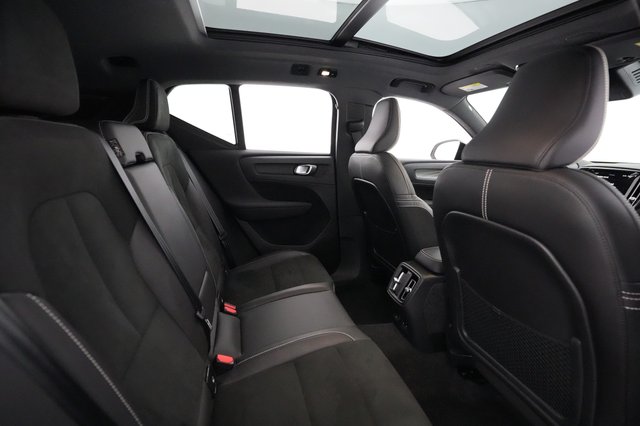 2021 Volvo XC40 Recharge — photo 20 of 40