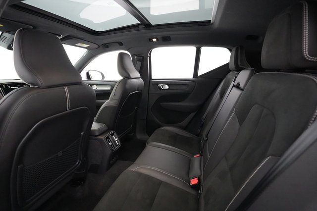 2021 Volvo XC40 Recharge — photo 18 of 40