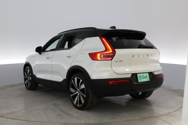 2021 Volvo XC40 Recharge — photo 11 of 40