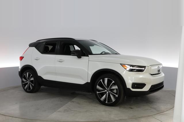2021 Volvo XC40 Recharge — photo 8 of 40