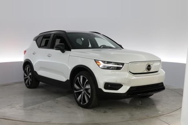 2021 Volvo XC40 Recharge — photo 7 of 40