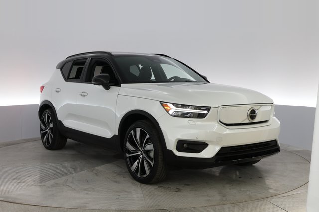2021 Volvo XC40 Recharge — photo 7 of 40
