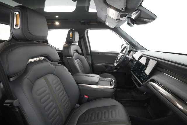 2022 Rivian R1T — photo 17 of 26
