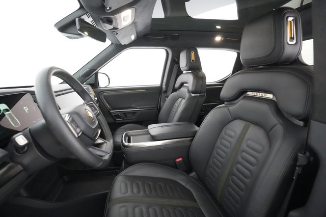 2022 Rivian R1T — photo 15 of 26
