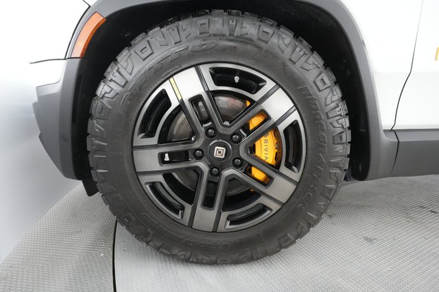 2022 Rivian R1T — photo 11 of 26