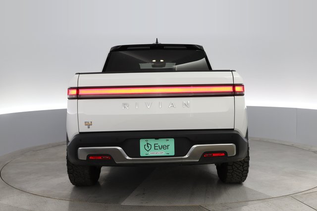 2022 Rivian R1T — photo 8 of 26