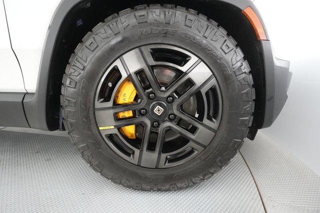 2022 Rivian R1T — photo 13 of 26