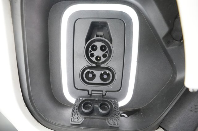 2022 Rivian R1T — photo 19 of 26