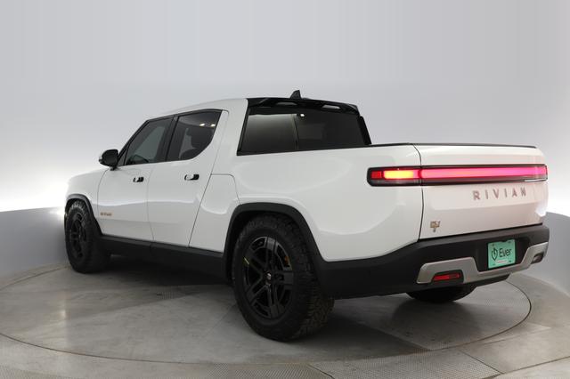 2022 Rivian R1T — photo 9 of 26