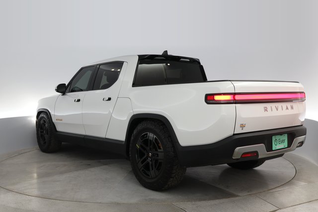 2022 Rivian R1T — photo 9 of 26