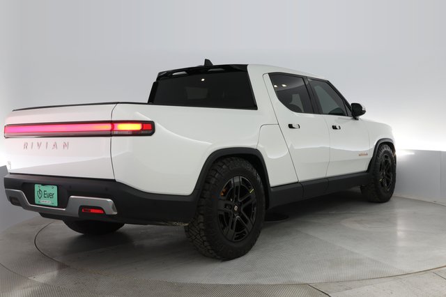 2022 Rivian R1T — photo 2 of 26