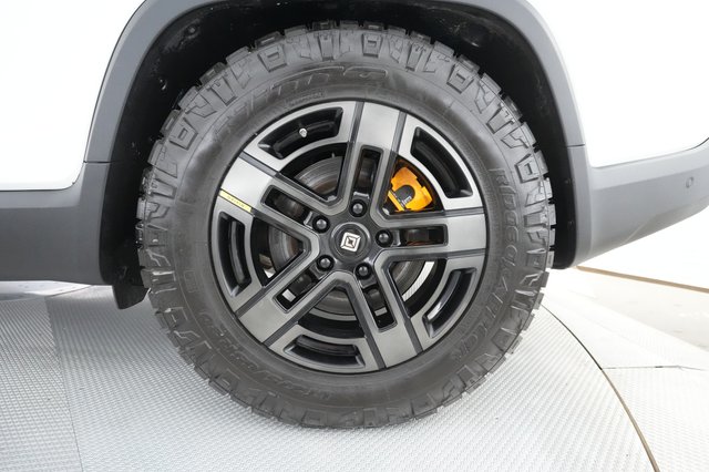 2022 Rivian R1T — photo 12 of 26