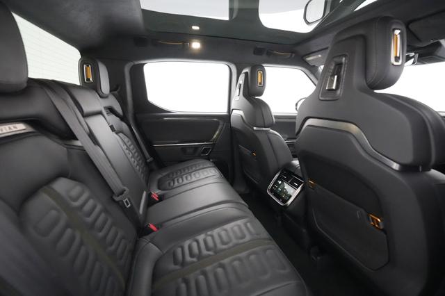 2022 Rivian R1T — photo 4 of 26