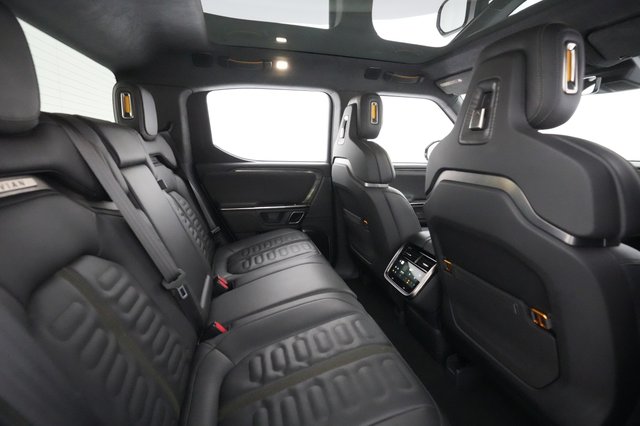 2022 Rivian R1T — photo 4 of 26