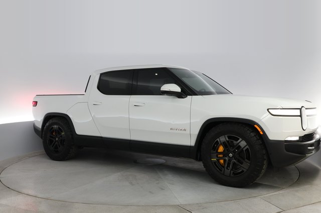 2022 Rivian R1T — photo 7 of 26