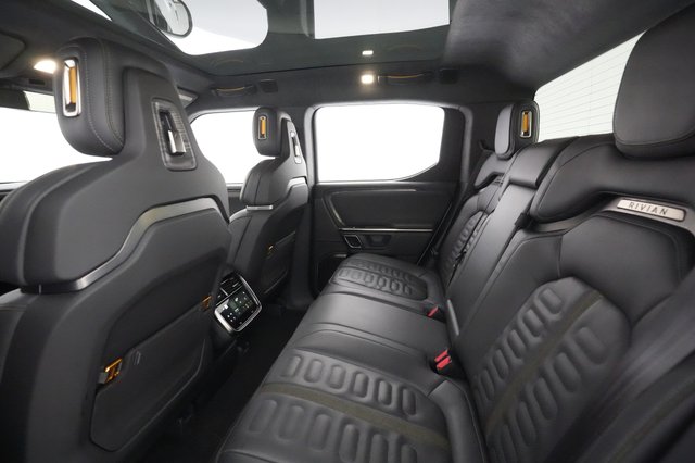 2022 Rivian R1T — photo 16 of 26