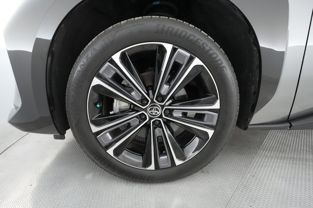 2023 Toyota bZ4X — photo 13 of 33