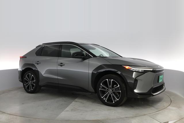 2023 Toyota bZ4X — photo 8 of 33