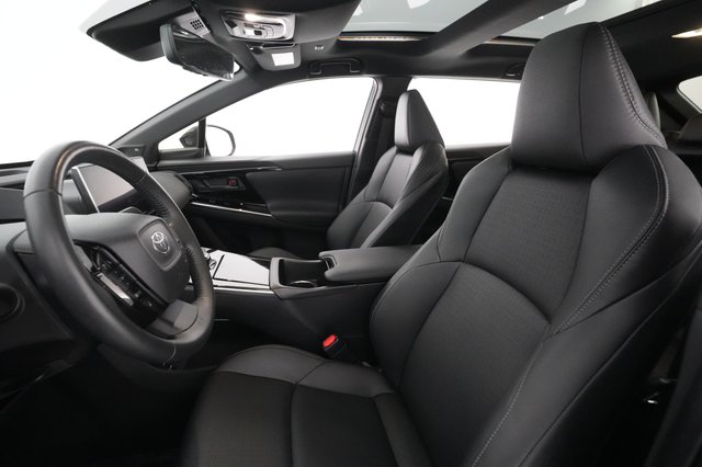 2023 Toyota bZ4X — photo 17 of 33