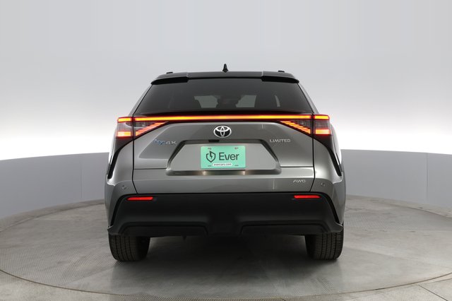 2023 Toyota bZ4X — photo 10 of 33